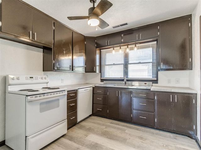 1102 S 9th Street, Kingfisher, OK 73750