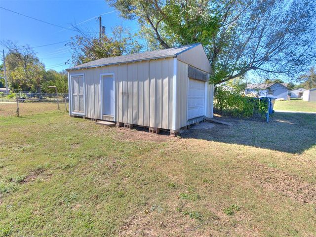 1102 S 9th Street, Kingfisher, OK 73750