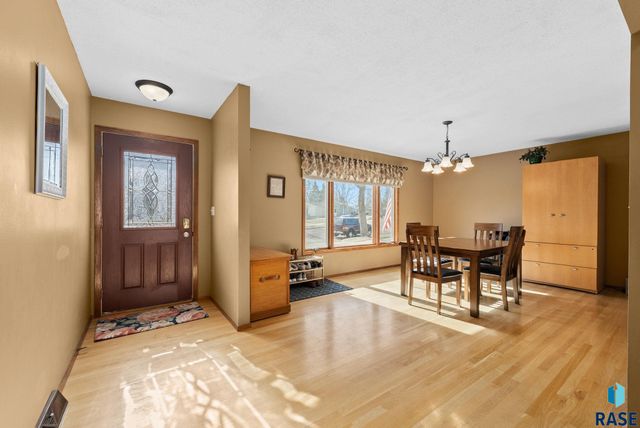 5620 W Pebble Creek Rd Road, Sioux Falls, SD 57106