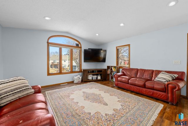 5620 W Pebble Creek Rd Road, Sioux Falls, SD 57106