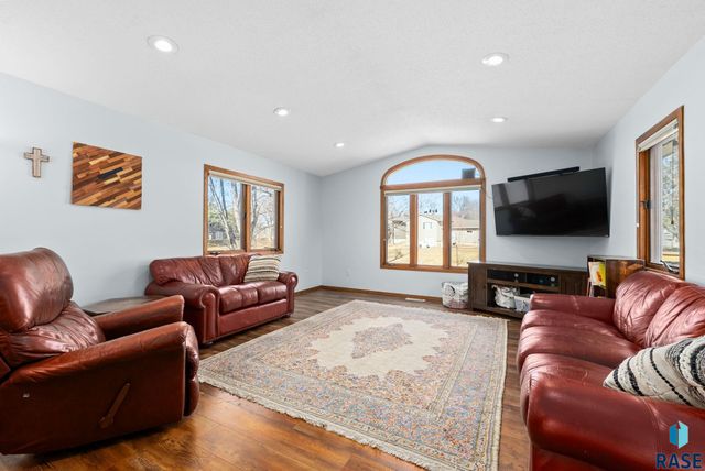 5620 W Pebble Creek Rd Road, Sioux Falls, SD 57106