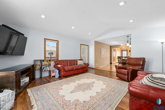 5620 W Pebble Creek Rd Road, Sioux Falls, SD 57106