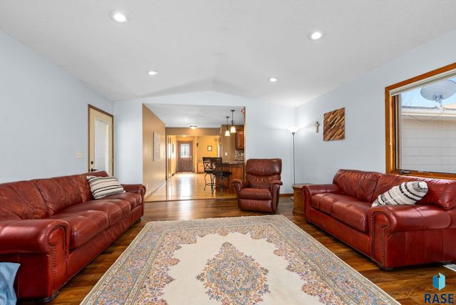 5620 W Pebble Creek Rd Road, Sioux Falls, SD 57106