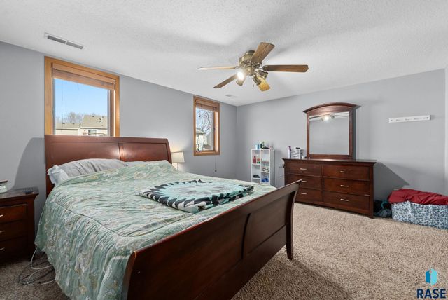 5620 W Pebble Creek Rd Road, Sioux Falls, SD 57106