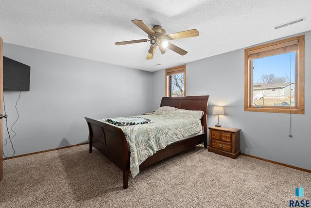 5620 W Pebble Creek Rd Road, Sioux Falls, SD 57106