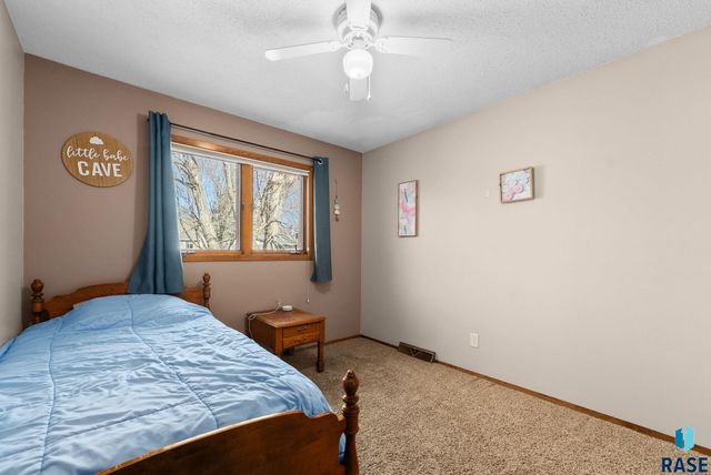 5620 W Pebble Creek Rd Road, Sioux Falls, SD 57106