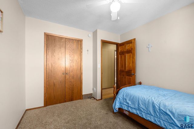 5620 W Pebble Creek Rd Road, Sioux Falls, SD 57106