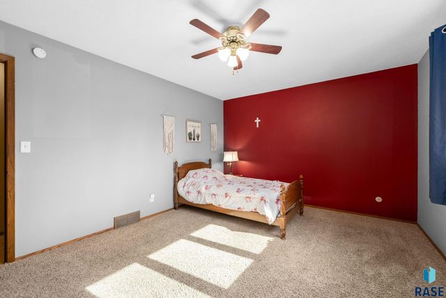 5620 W Pebble Creek Rd Road, Sioux Falls, SD 57106