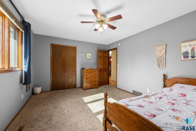 5620 W Pebble Creek Rd Road, Sioux Falls, SD 57106