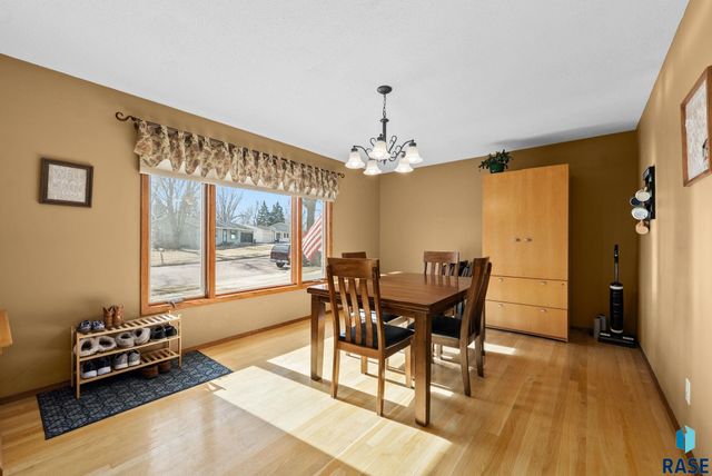 5620 W Pebble Creek Rd Road, Sioux Falls, SD 57106