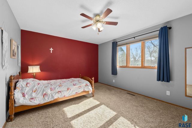 5620 W Pebble Creek Rd Road, Sioux Falls, SD 57106