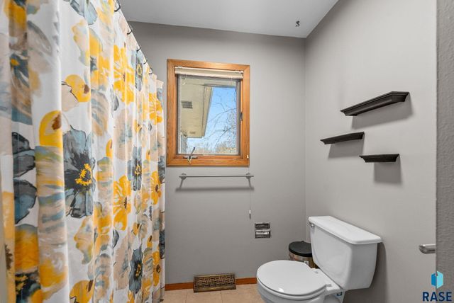 5620 W Pebble Creek Rd Road, Sioux Falls, SD 57106