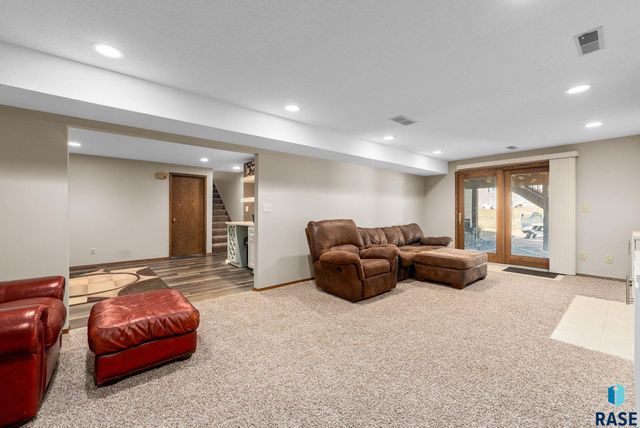 5620 W Pebble Creek Rd Road, Sioux Falls, SD 57106