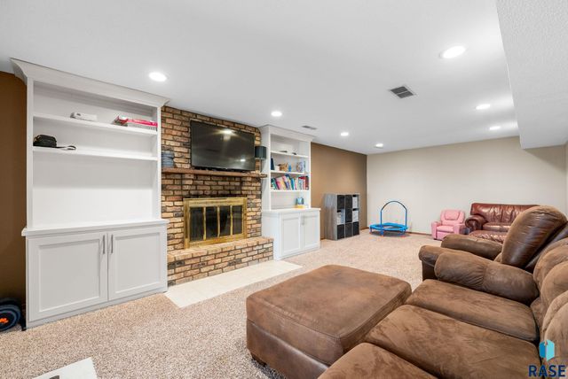 5620 W Pebble Creek Rd Road, Sioux Falls, SD 57106