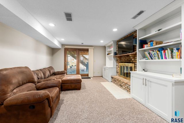 5620 W Pebble Creek Rd Road, Sioux Falls, SD 57106