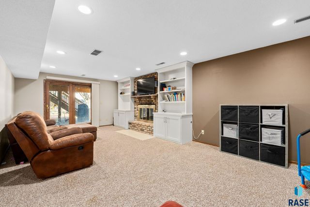 5620 W Pebble Creek Rd Road, Sioux Falls, SD 57106