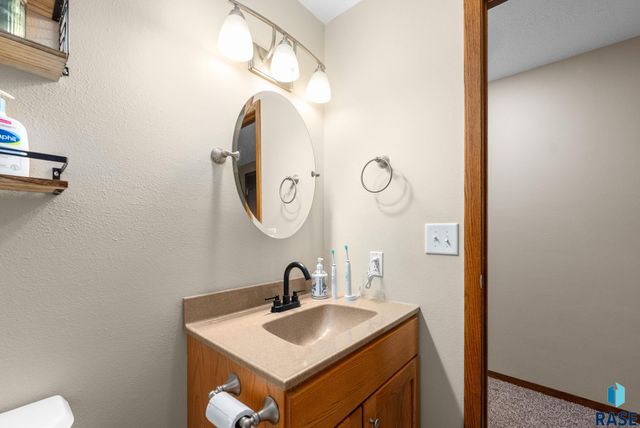 5620 W Pebble Creek Rd Road, Sioux Falls, SD 57106