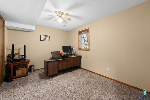 5620 W Pebble Creek Rd Road, Sioux Falls, SD 57106