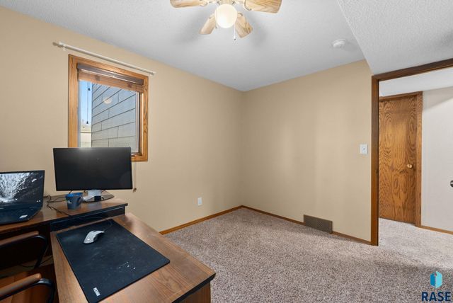 5620 W Pebble Creek Rd Road, Sioux Falls, SD 57106