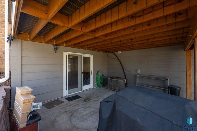 5620 W Pebble Creek Rd Road, Sioux Falls, SD 57106