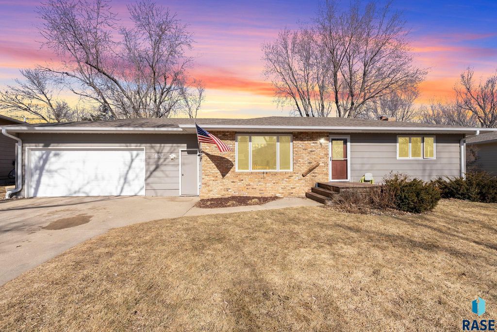 5620 W Pebble Creek Rd Road, Sioux Falls, SD 57106