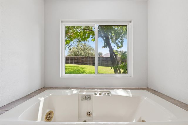 2625 Ramblewood Drive, Carrollton, TX 75006