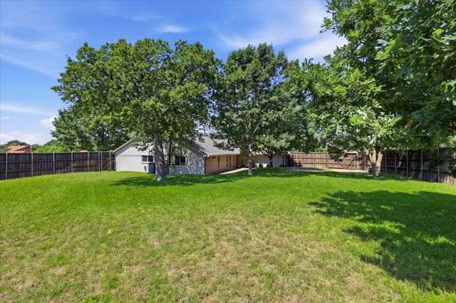 2625 Ramblewood Drive, Carrollton, TX 75006