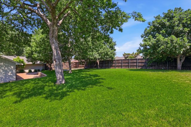 2625 Ramblewood Drive, Carrollton, TX 75006