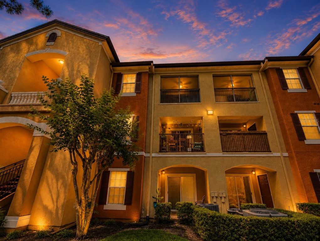 Image 2 of property listing at 802 CREST PINES DRIVE 836, Orlando, FL 32828