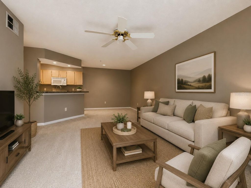 Image 14 of property listing at 802 CREST PINES DRIVE 836, Orlando, FL 32828