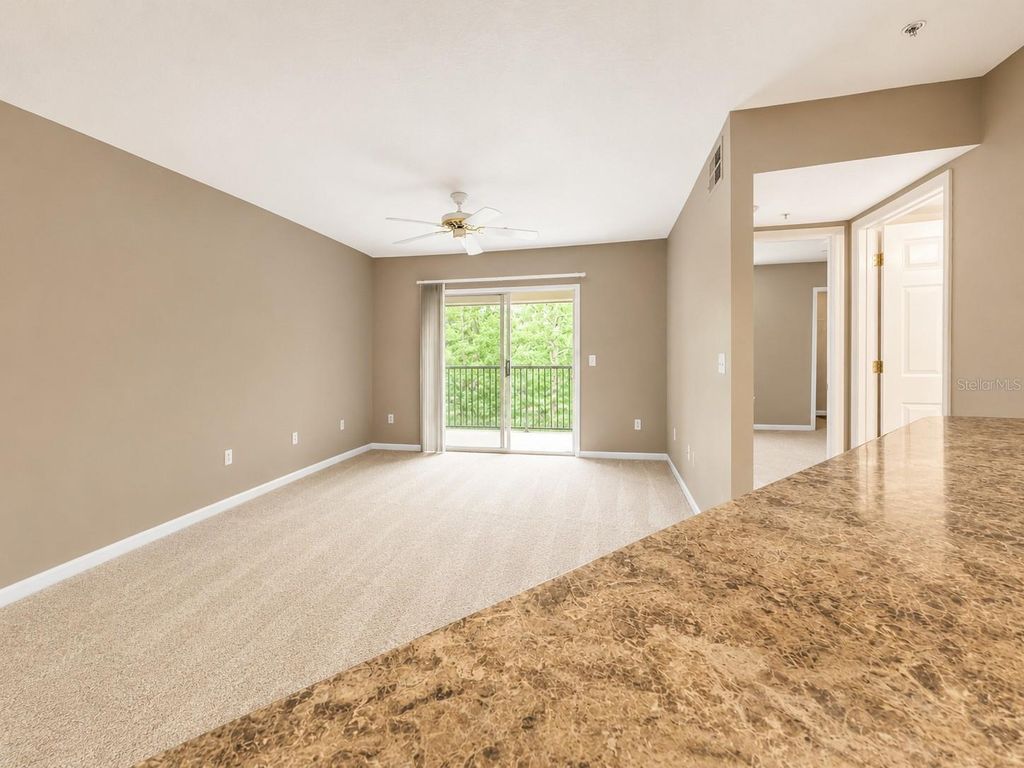 Image 16 of property listing at 802 CREST PINES DRIVE 836, Orlando, FL 32828