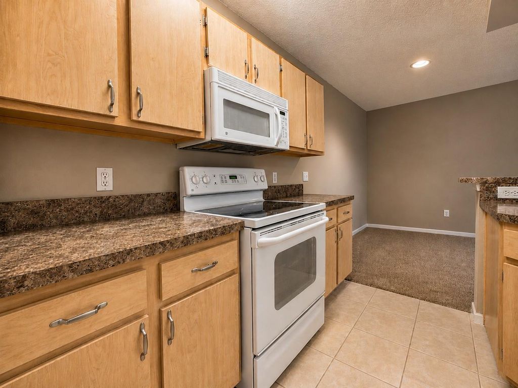 Image 22 of property listing at 802 CREST PINES DRIVE 836, Orlando, FL 32828