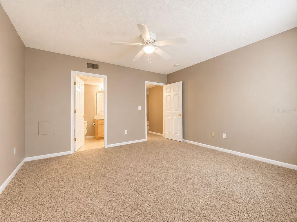 Image 26 of property listing at 802 CREST PINES DRIVE 836, Orlando, FL 32828