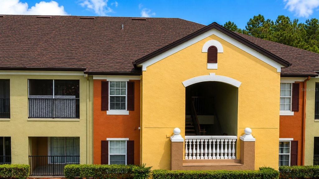 Image 10 of property listing at 802 CREST PINES DRIVE 836, Orlando, FL 32828