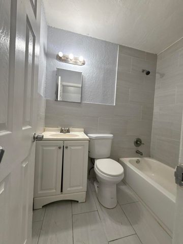 720 SW 7th Street 4, Dania Beach, FL 33004
