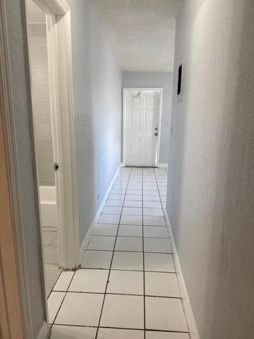 720 SW 7th Street 4, Dania Beach, FL 33004
