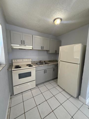 720 SW 7th Street 4, Dania Beach, FL 33004