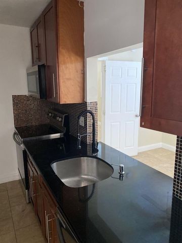 1444 Windsor Court 1, Fort Lauderdale, FL 33304
