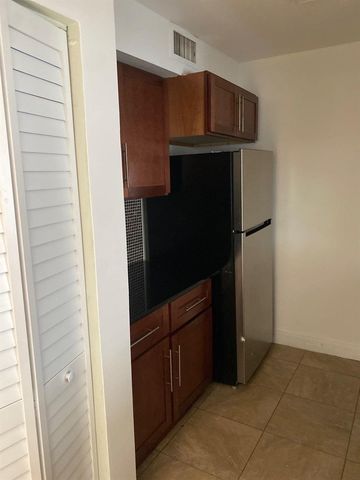 1444 Windsor Court 1, Fort Lauderdale, FL 33304