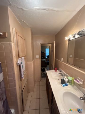 704 Jefferis Avenue, Killeen, TX 76543