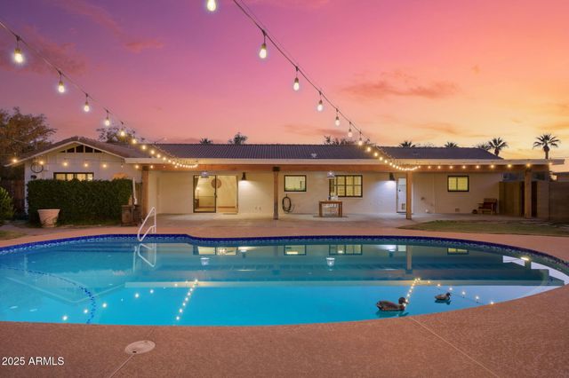 3542 E CAMELBACK Road, Phoenix, AZ 85018