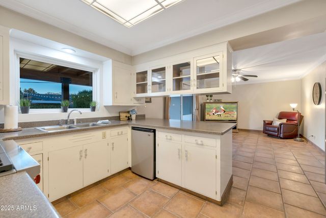 3542 E CAMELBACK Road, Phoenix, AZ 85018