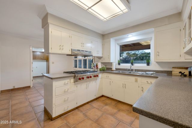 3542 E CAMELBACK Road, Phoenix, AZ 85018