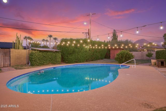 3542 E CAMELBACK Road, Phoenix, AZ 85018