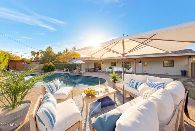 3542 E CAMELBACK Road, Phoenix, AZ 85018