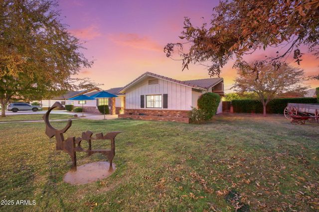 3542 E CAMELBACK Road, Phoenix, AZ 85018