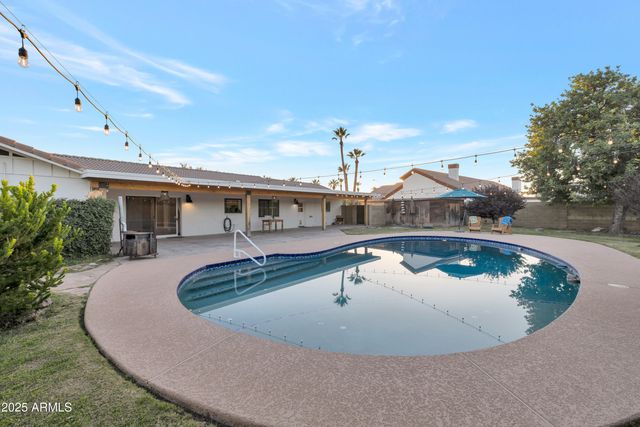 3542 E CAMELBACK Road, Phoenix, AZ 85018