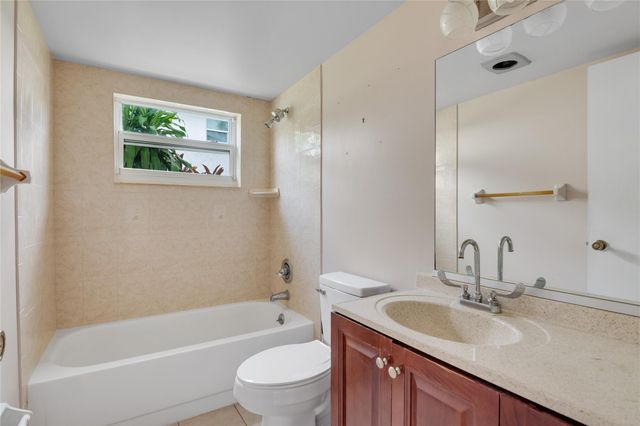 1217 S Lakes End Dr A1, Fort Pierce, FL 34982