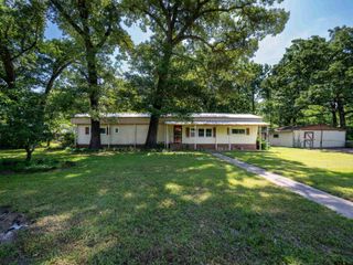 2347 Pamela Dr., Chandler, TX 75758