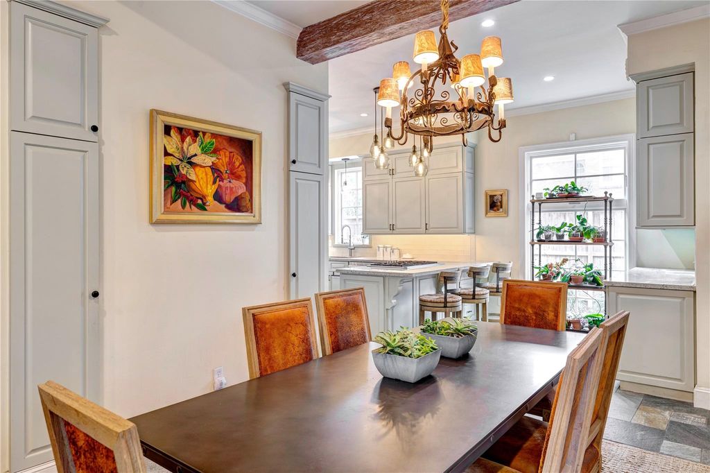 Image 19 of property listing at 3744 Inwood Drive, Houston, TX 77019